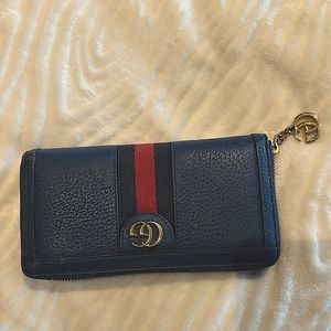 ♥️❤️AUTHENTIC Gucci Wallet ⛄️